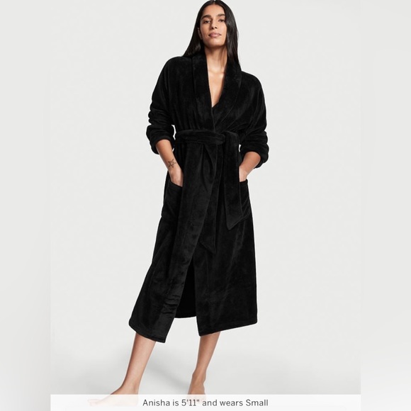 Victoria’s Secret Long Plush Robe & Tease Eau de Parfum Set - Picture 2 of 15